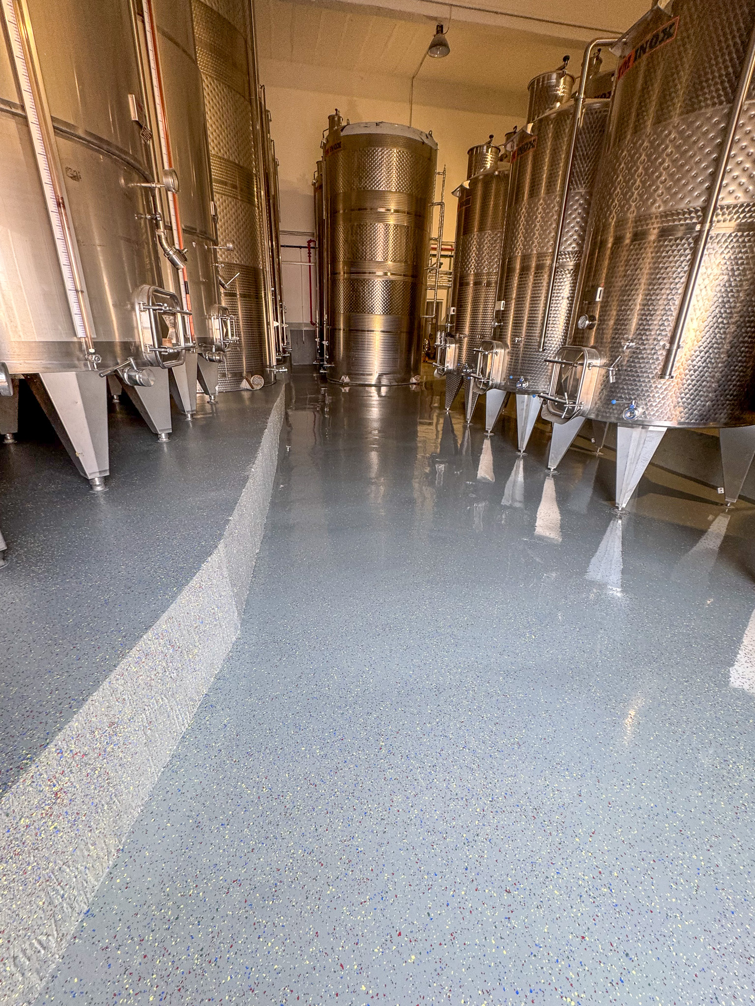 Pardoseli pentru instalații de producție și îmbuteliere a băuturilor